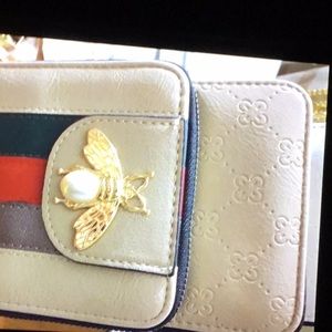 Woman’s crossbody purse